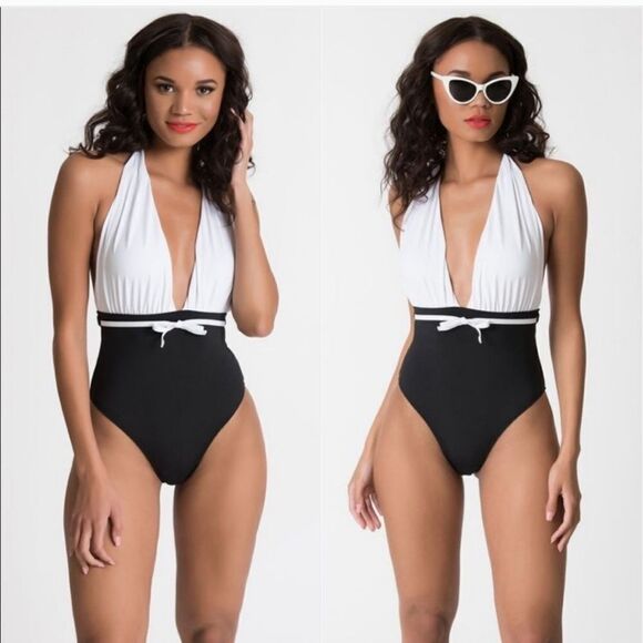 Black White Contrast V Neck Sash Tie Backless One Piece Swimsuit - Picture 2 of 5